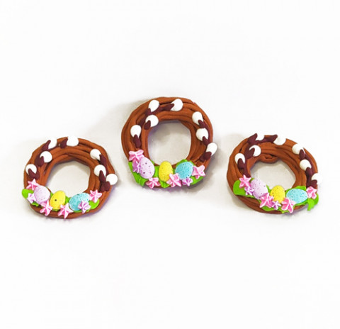 Пасхальный веночек с яичками