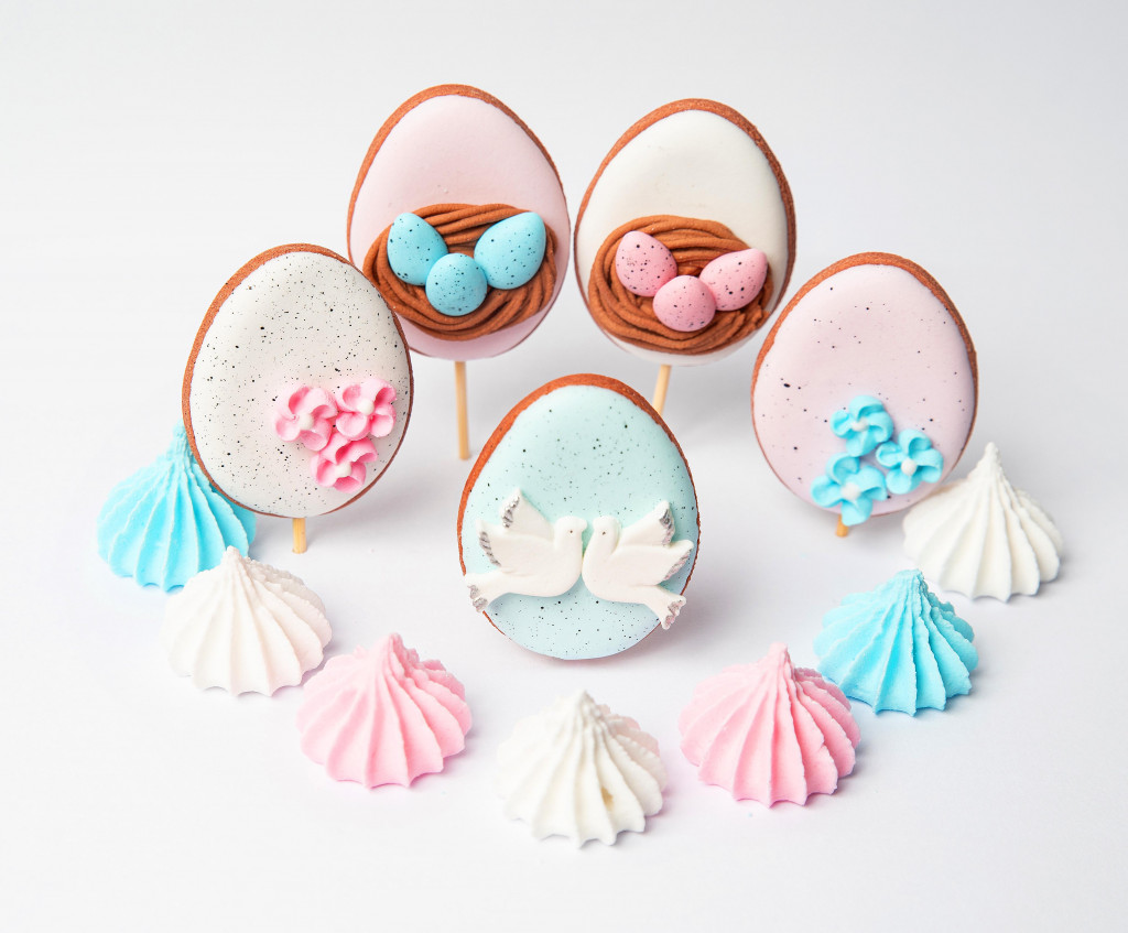 Цукрова прикраса "Яйця і голуби"