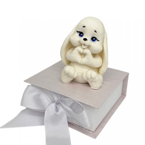 Шоколадная фигурка “Зайчик с сердечком белый”