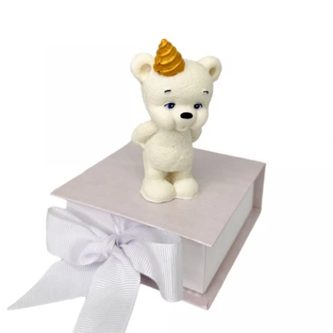 Шоколадна фігурка “Ведмедик, що задуває свічку білий”