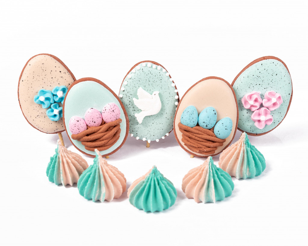 Сахарное украшение "Яйца и барвинки"